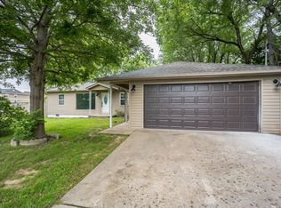 1425 N Giles Rd, Fayetteville, AR 72704