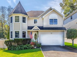 1A Mather Ct, Huntington Station, NY 11746