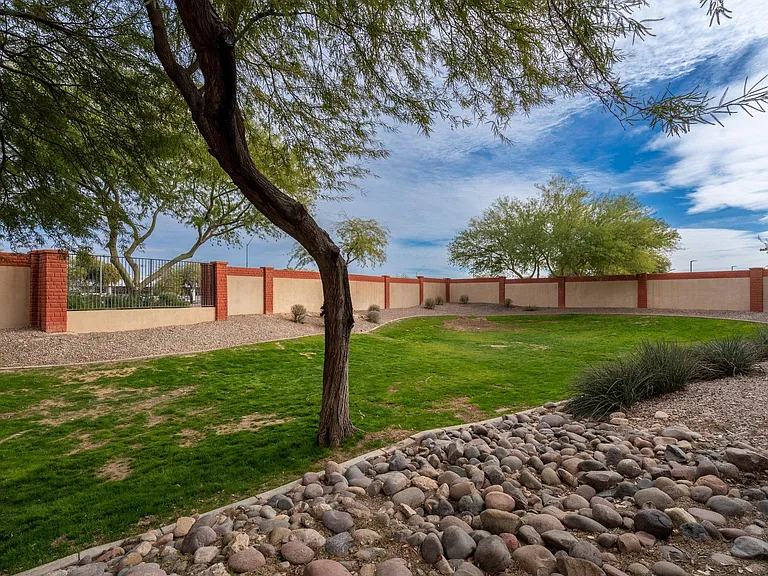9122 W Coolbrook Ave — Photo 41