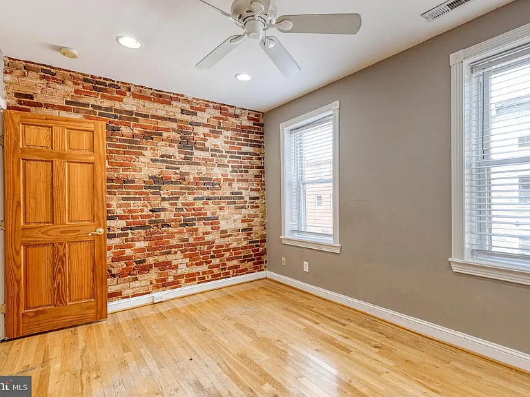 1514 Light St — Photo 16