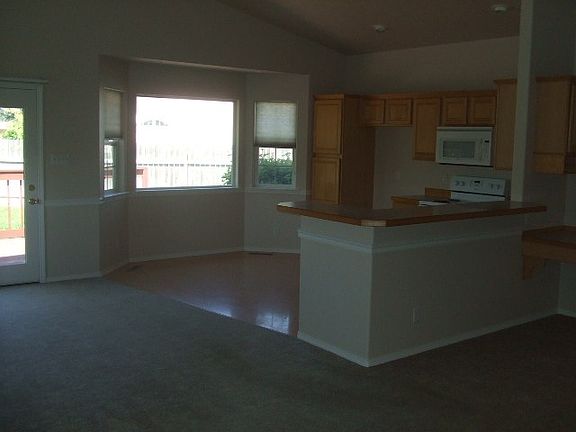 3rd image of 2411 Cypress Ct
