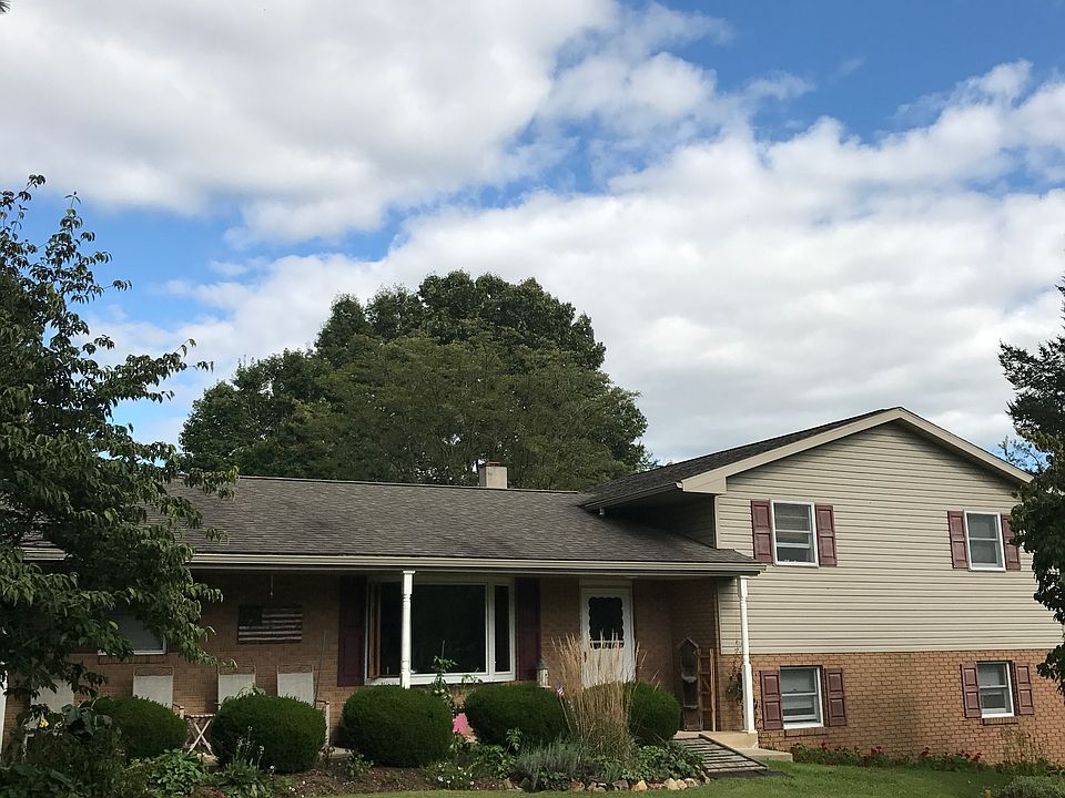 Front view of the house.