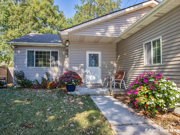 3002 W Lee Ave, Waukegan, IL 60085