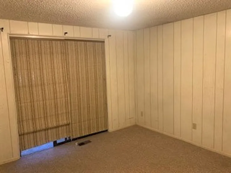 1140 College Ave — Photo 15