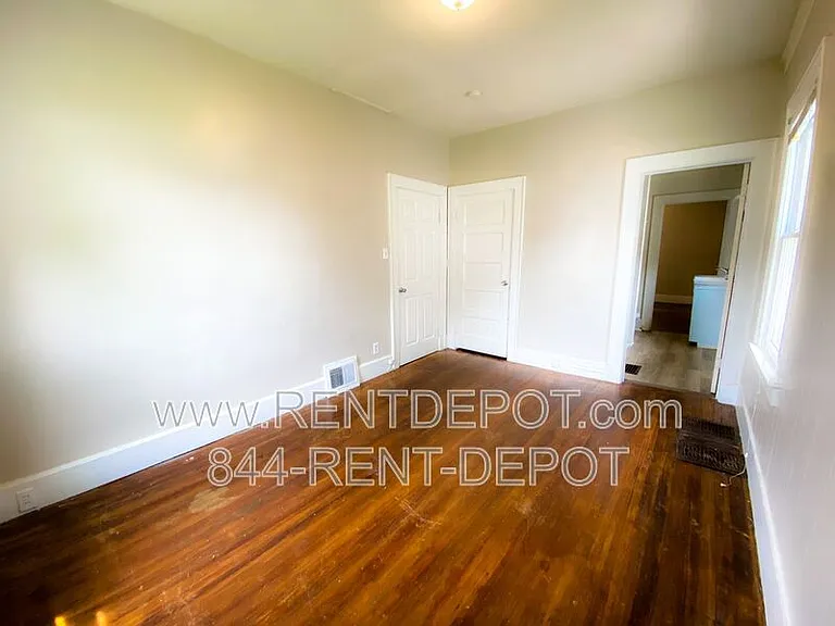 1415 E Indiana St — Photo 7