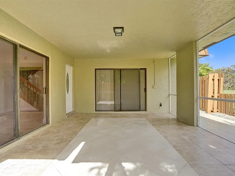 4872 NW 95th Ave — Photo 18
