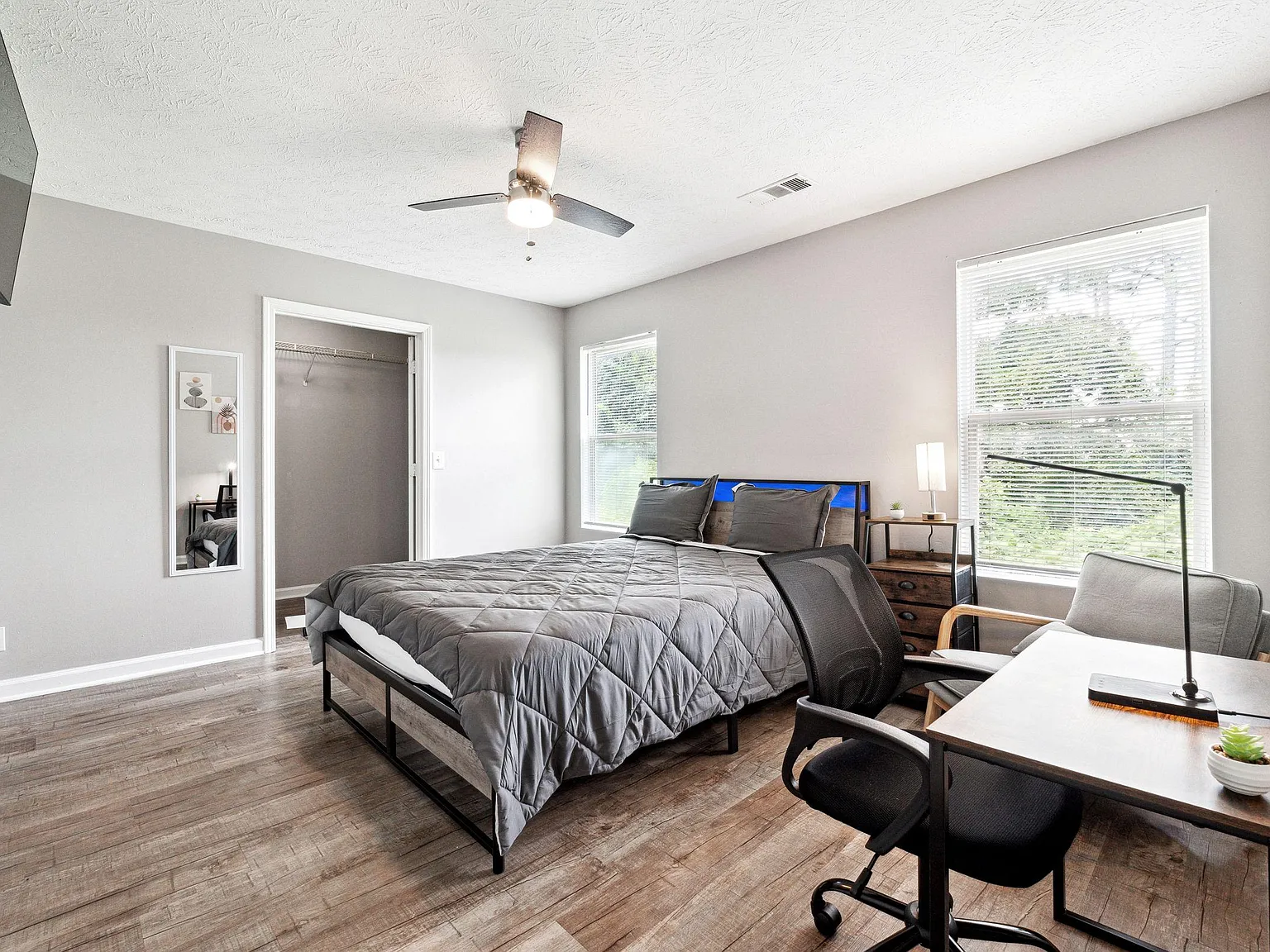 3 bed, 2.0 bath, 1050 sqft, $758 — Photo 2