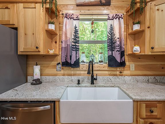 4th image of 297 Summitt Lane