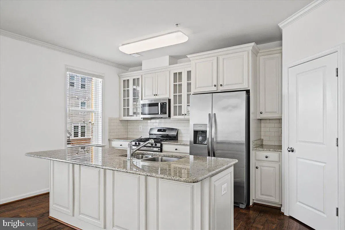 Stone Mill Corner Condominium — Photo 4
