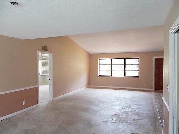 3rd image of 4212 Gleneagles Dr