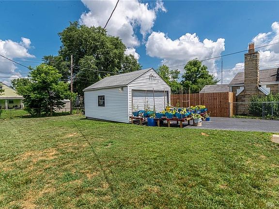 5th image of 4047 Elliot Ave