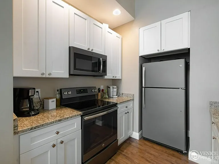 1786 Drayton Park Ct — Photo 7