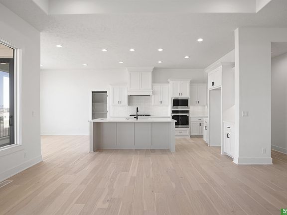5th image of 5813 N 197th Ave