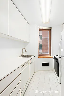 Rented by Douglas Elliman | media 19