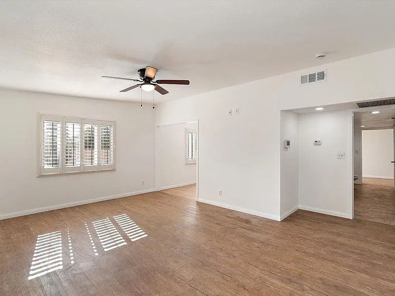 4270 Woodward Ave — Photo 11