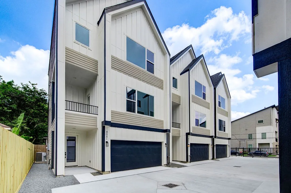 3 bed, 3.5 bath, 2051 sqft, $2,699 — Photo 3