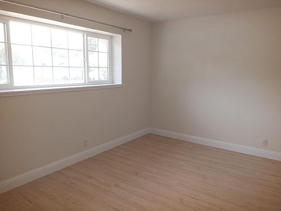 3rd image of 1329 White Dr
