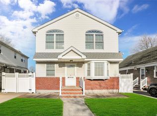 8007 257th St, Glen Oaks, NY 11004