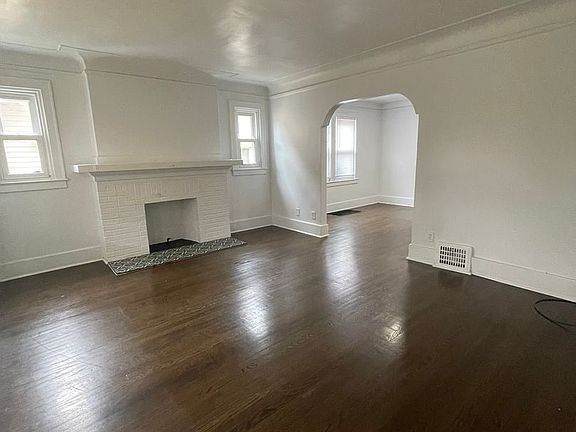 2nd image of 2696 Pasadena St