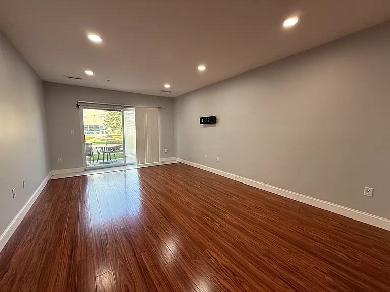 140 Railroad Ave #UB102 — Photo 11
