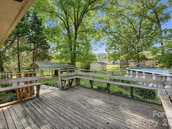 5th image of 204 Redding Rd