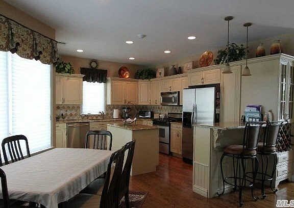 5th image of 22 Crescent Cove Cir