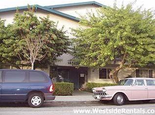 18547 Collins St APT B6, Tarzana, CA 91356