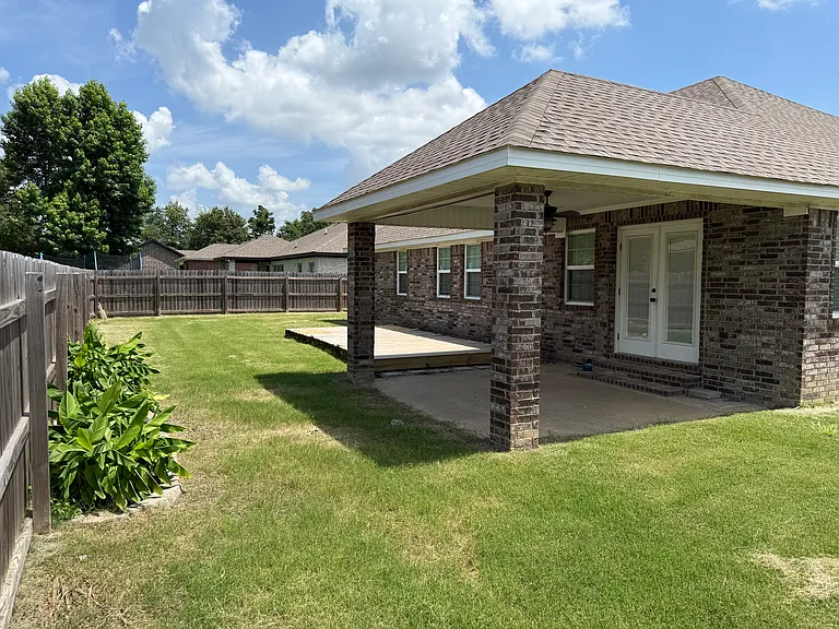 701 Troy Cv — Photo 19