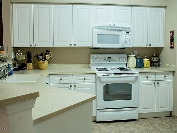 4th image of 113 Laurel Wood Way Unit 202