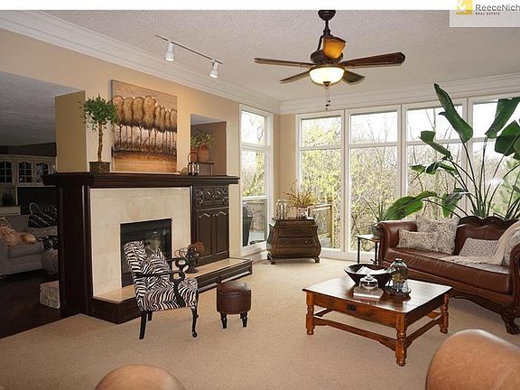 Large living room w/floor to ceiling windows w/amazing views...