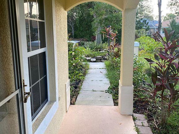 Entrance-Front Door includes Screened Storm door