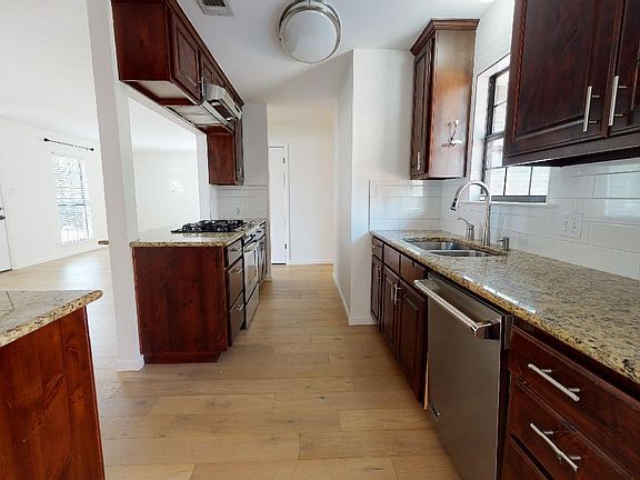 3rd image of 1603 Grayford Dr