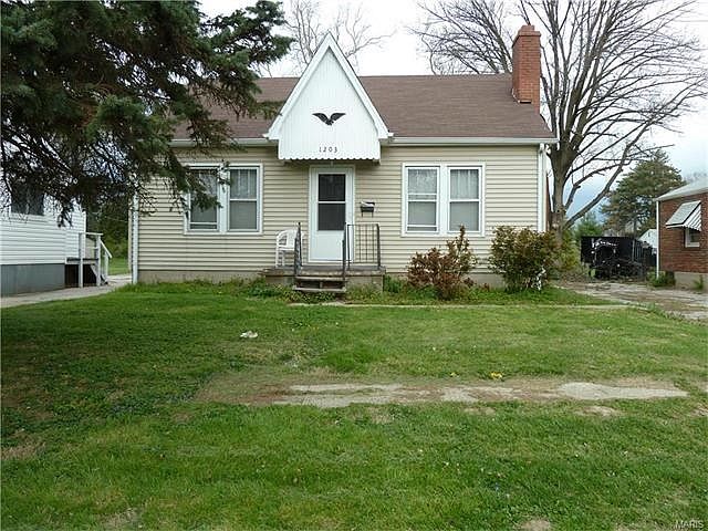 1501 square feet includes the expanded attic. Vinyl sided.