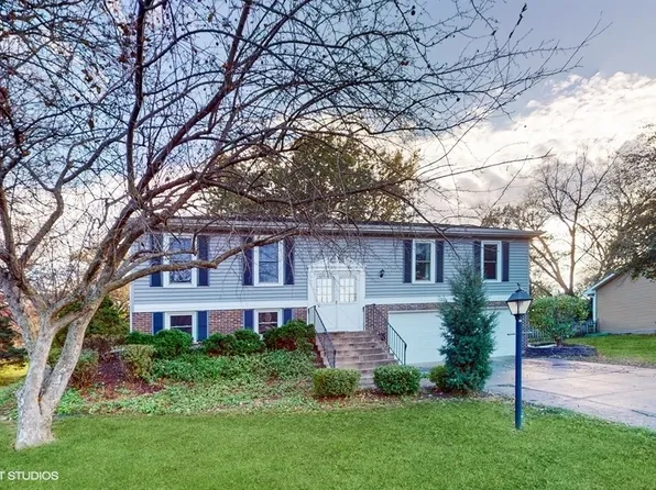 9 Cambridge Ct, Cary, IL 60013
