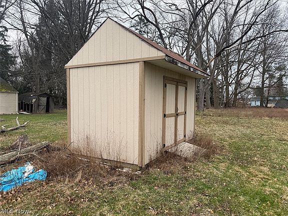 5th image of 3045 Evelyn Rd