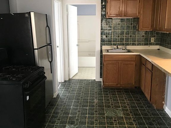 3rd image of 74 Bellevue Ave APT 2