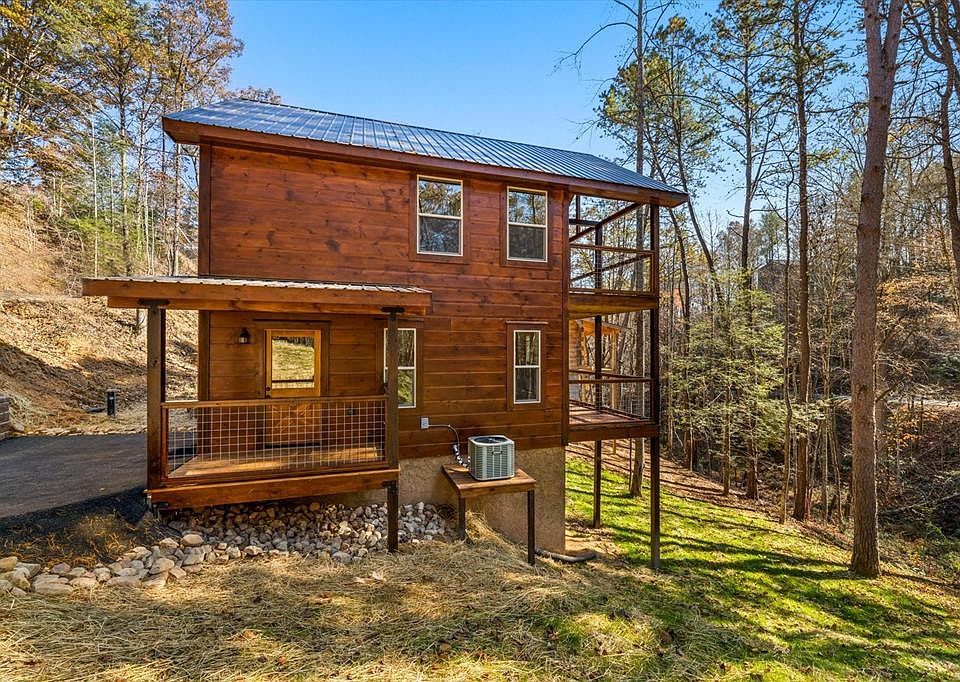 1st image of 1614 Lake Dr