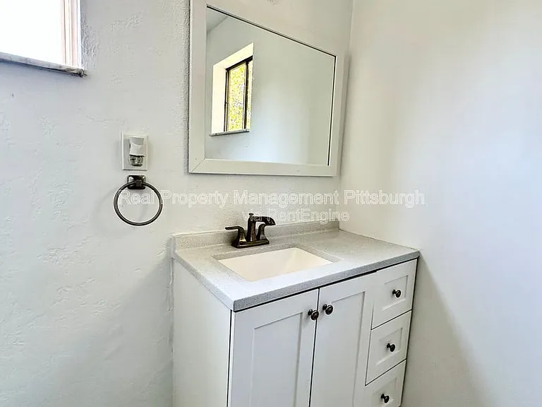 1379 Paulson Ave — Photo 18