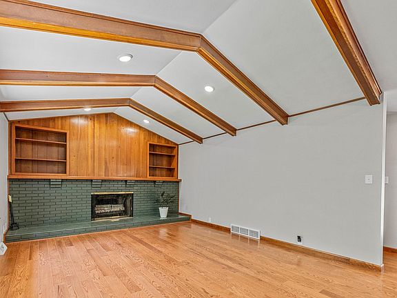 5th image of 700 Kenwood Dr
