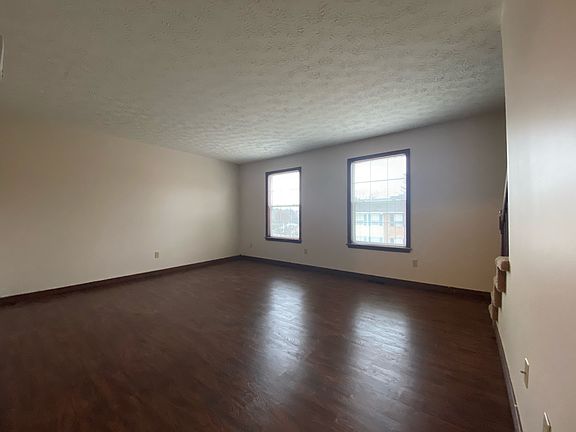 2nd image of 7 Thistlewood Ln