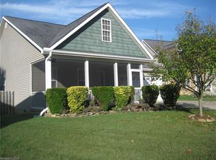 8 Woodcreek Cir, Swannanoa, NC 28778