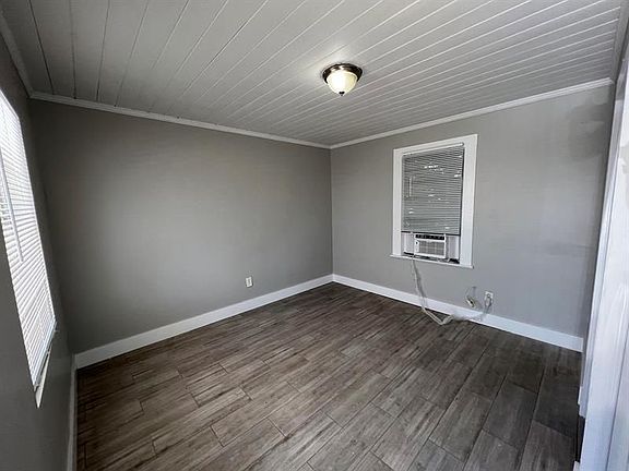 2nd image of 2843 Forest Hill Blvd #6