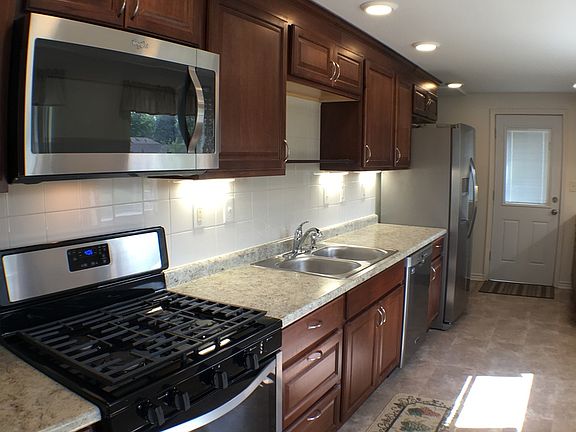 3rd image of 35 Alameda Dr
