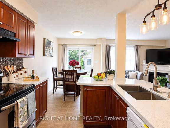 5th image of 35 Chantilly St