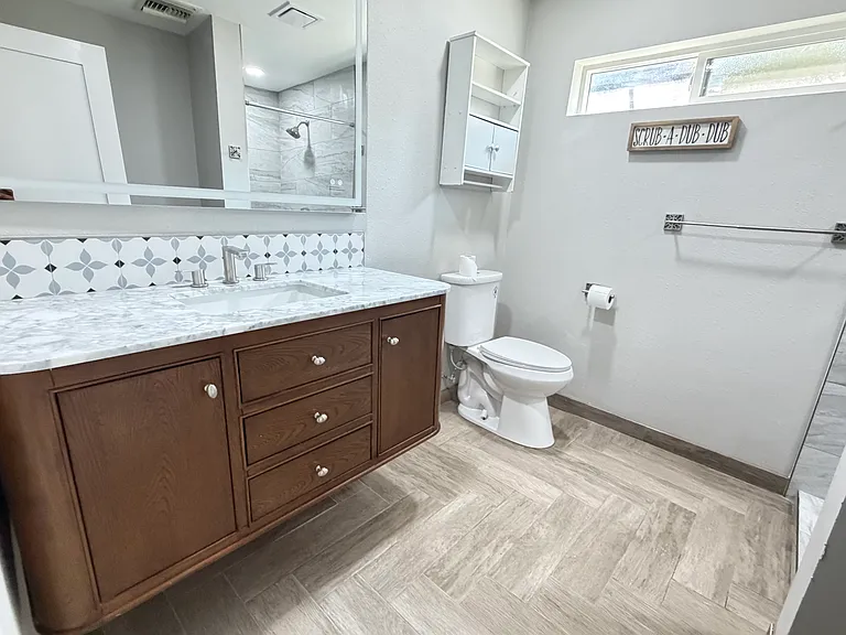 244 E Spring St — Photo 15