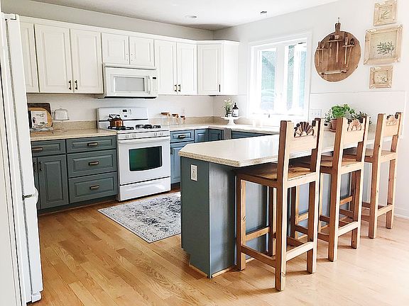 2nd image of 2020 Laraway Lake Dr SE