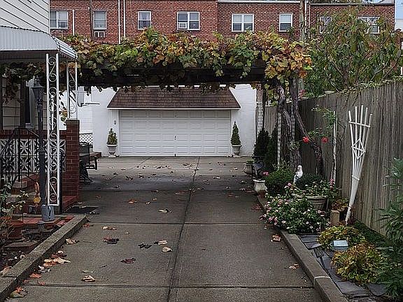 4th image of 69 Bay 11 St