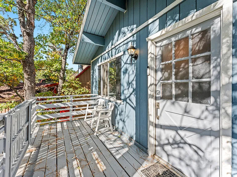 329 Vista Ave — Photo 1
