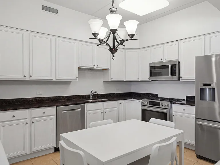 5588 N Lincoln Ave #402 — Photo 6