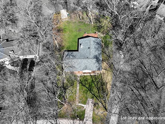 5th image of 18100 W Valley Dr